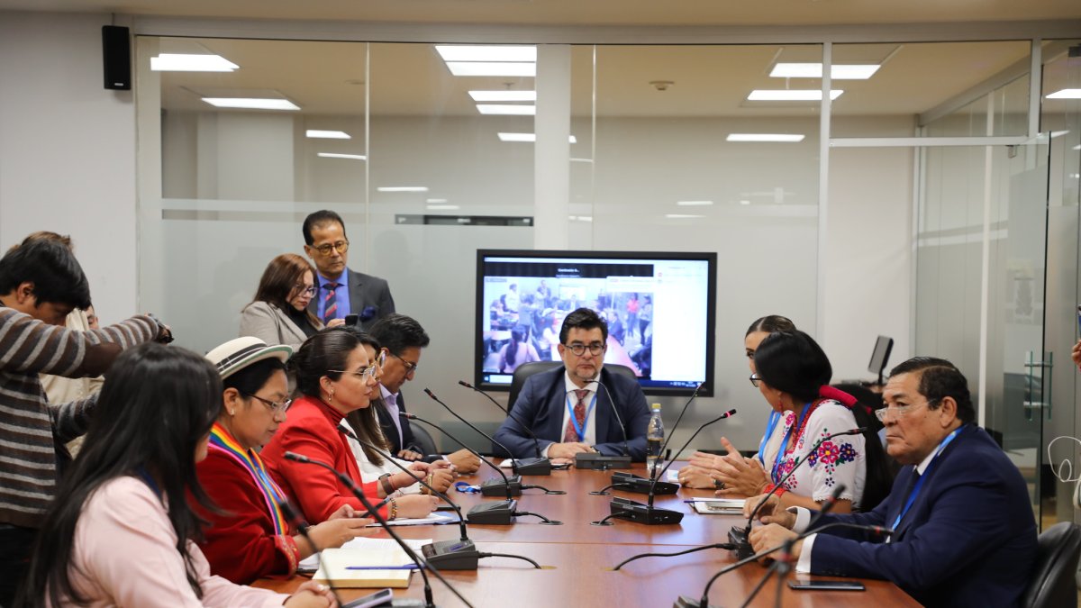 El 17 de noviembre se instaló la nueva Comisión de Transparencia y Participación de la Asamblea.