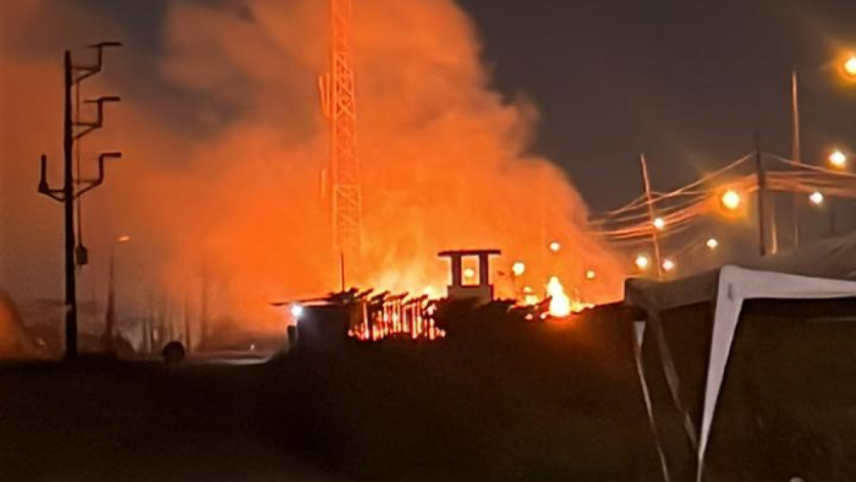 Se reportó incendio en la cárcel de mujeres.