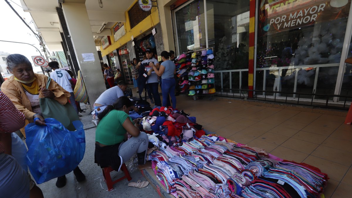 Comercio. Cerca del área que será peatonal existe un agitado comercio.