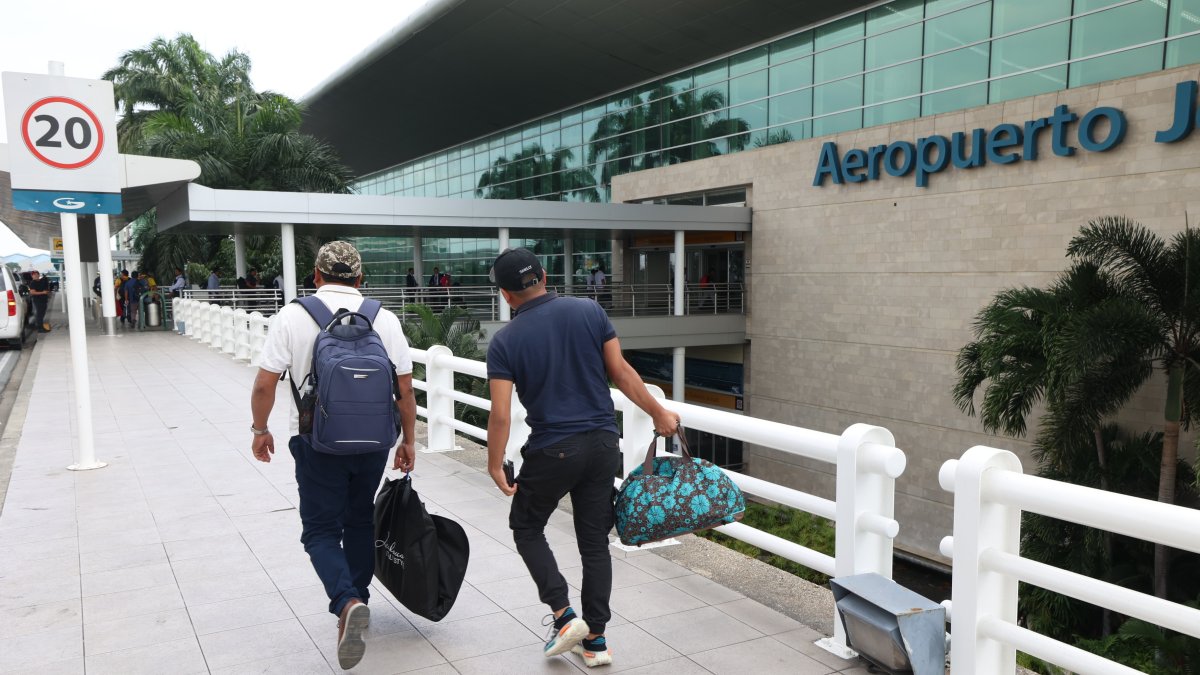 Oportunidades. Muchos jóvenes han decidio viajar en busca de nuevos desafíos fuera del Ecuador.