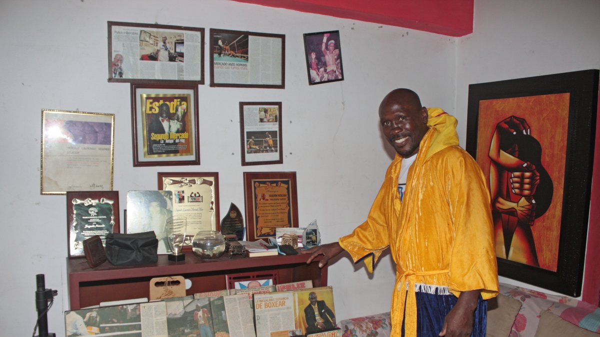 Segundo Mercado y los recuerdos que le quedan de su carrera larga en el mundo del box. La capucha tiene 29 años.