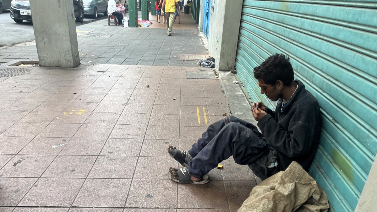 Situación. Una imagen que se repite en cientos de sectores de Guayaquil: personas consumiendo H, como ‘zombis’.