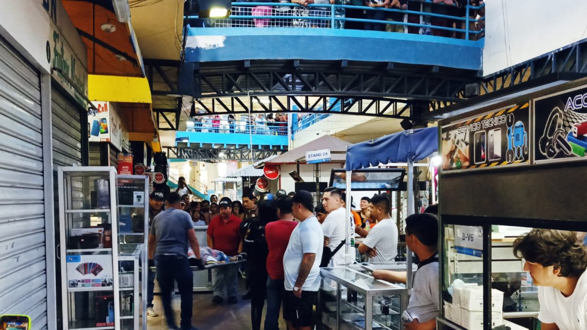 Avilés fue asesinado en el interior de su local, ubicado en la planta baja del centro comercial.