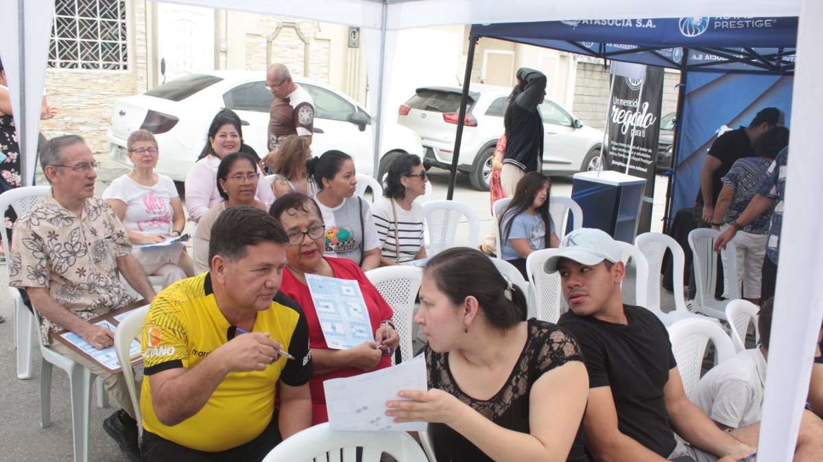 Actividad. Decenas de moradores acudieron al bingo pro seguridad.