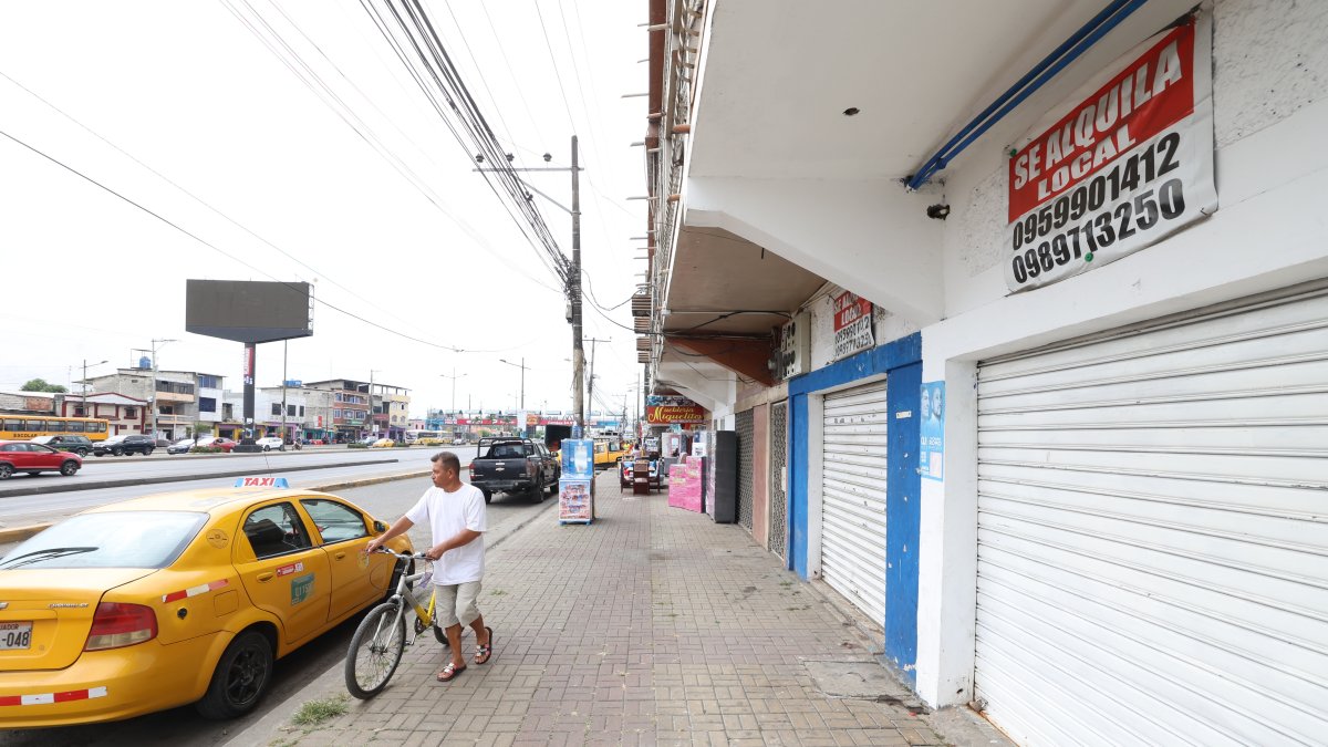 Cierres. Muchos negocios han optado por cerrar sus puertas y mudarse a otros sectores. Las ‘vacunas’ alimentan la violencia criminal en el cantón.