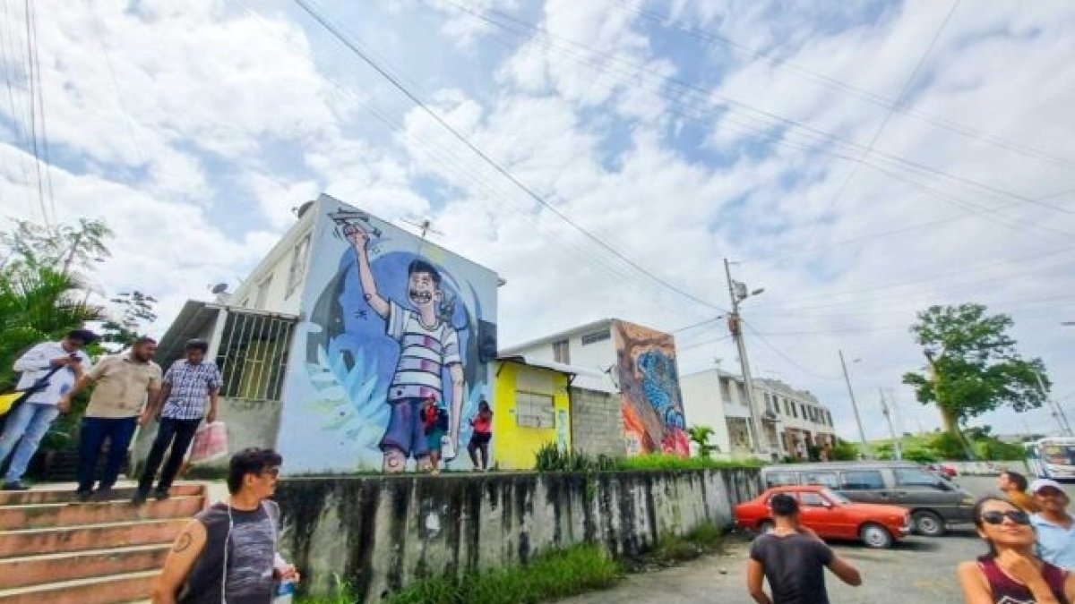 Escena. Artistas urbanos plasmó un bienal de un niño.