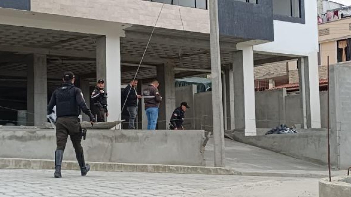 El cuerpo de Josselyn Quezada, estudiante de 20 años, fue hallado en una obra de construcción y revela signos de violencia.