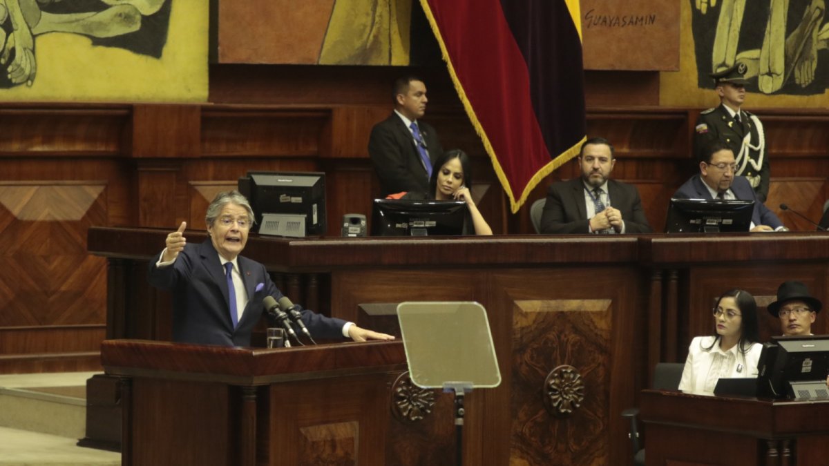En mayo pasado, el exmandatario acudió a defenderse del proceso impulsado por correístas y socialcristianos, luego disolvió la Asamblea.
