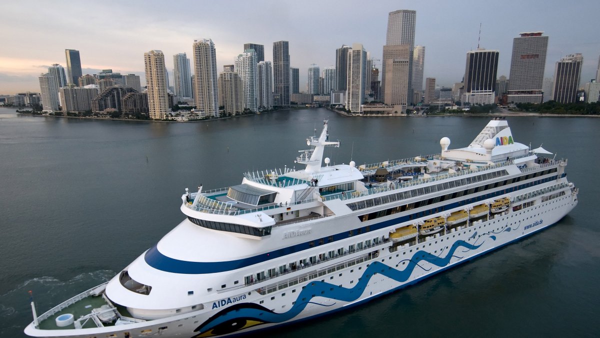 Aida Cruises muestra el crucero Aida Aura que iba a llevar a pasajeros a un viaje por el mundo de tres años.