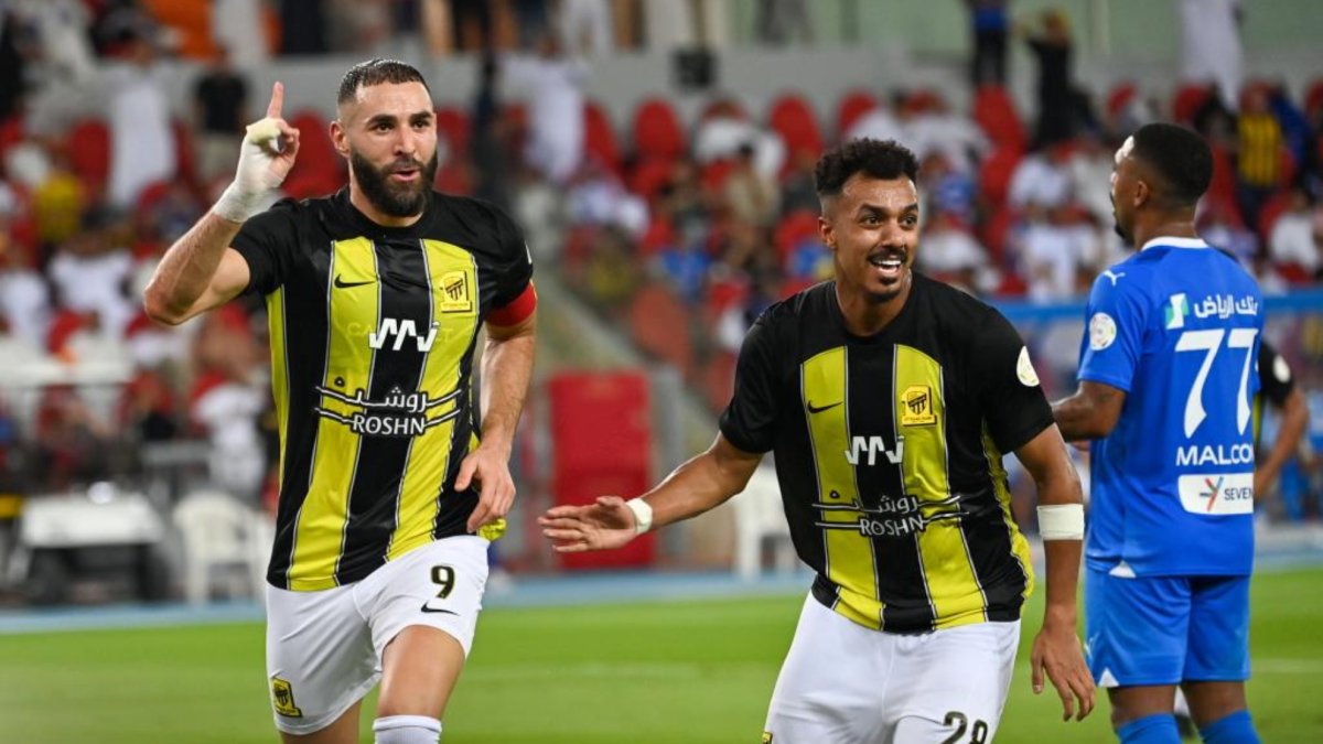 Karim Benzema, exjugador de Real Madrid (i), es la máxima figura del elenco saudita.