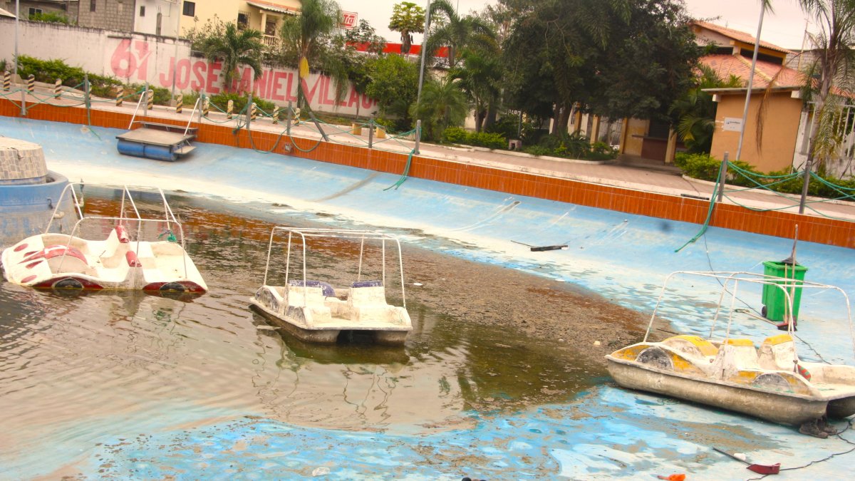 Obra. Fue inaugurada en agosto de 2015 y consistió en el mejoramiento del reservorio de agua, la construcción de áreas verdes, una pileta y paso peatonal.