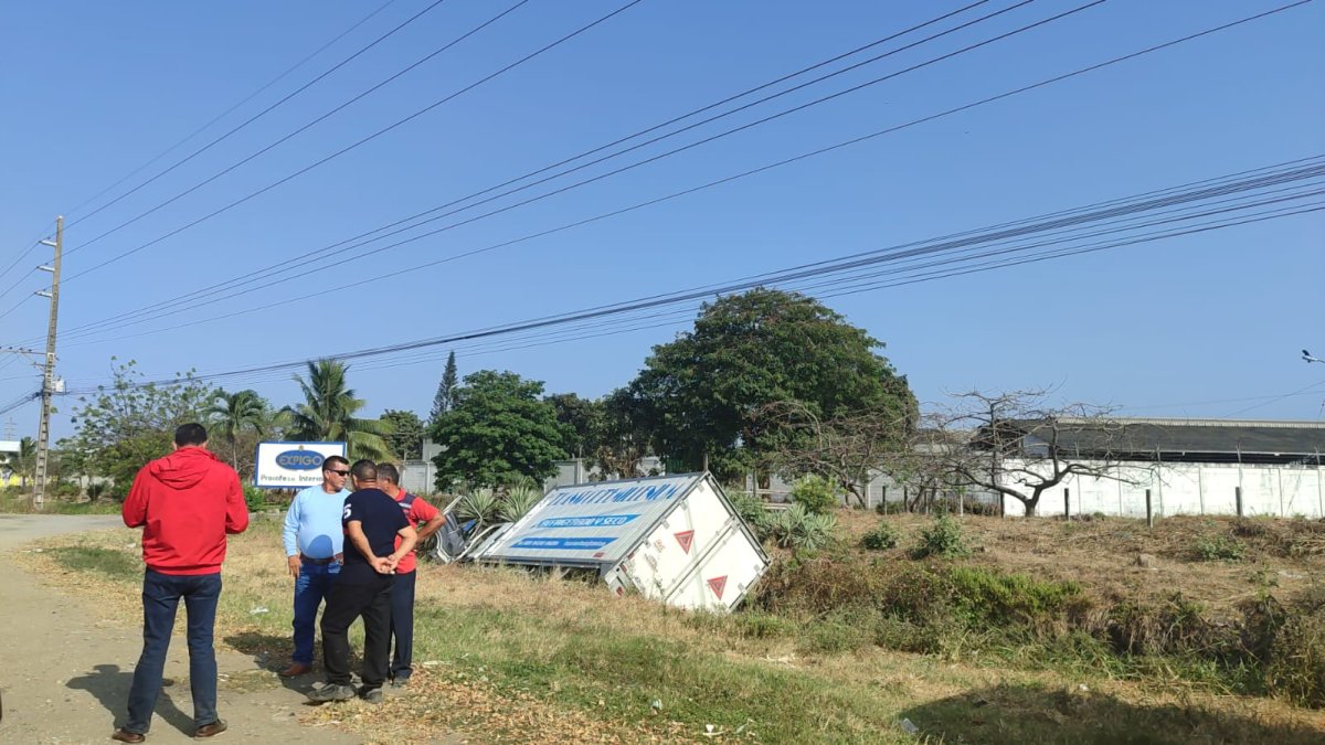 Imagen del accidente, ocurrido entre las vías Durán-Boliche y Durán-Yaguachi. 