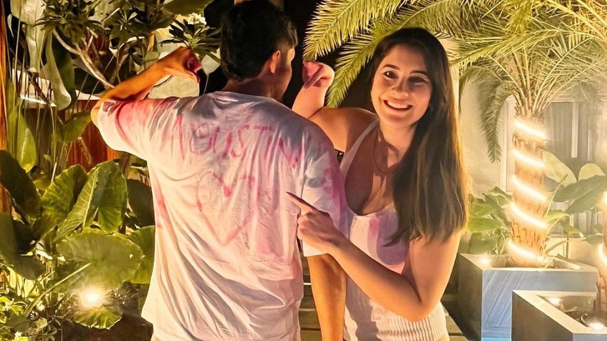 Jennifer con su pareja.