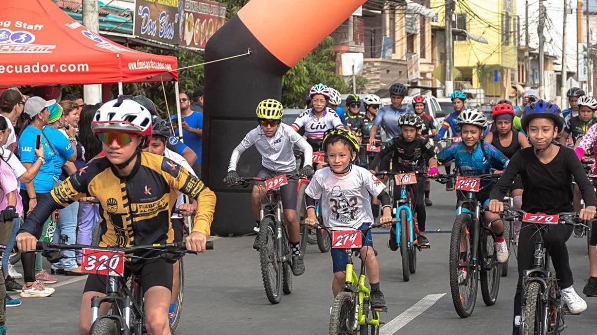 En Pedro Carbo, cientos de niños disfrutaron del ciclismo.