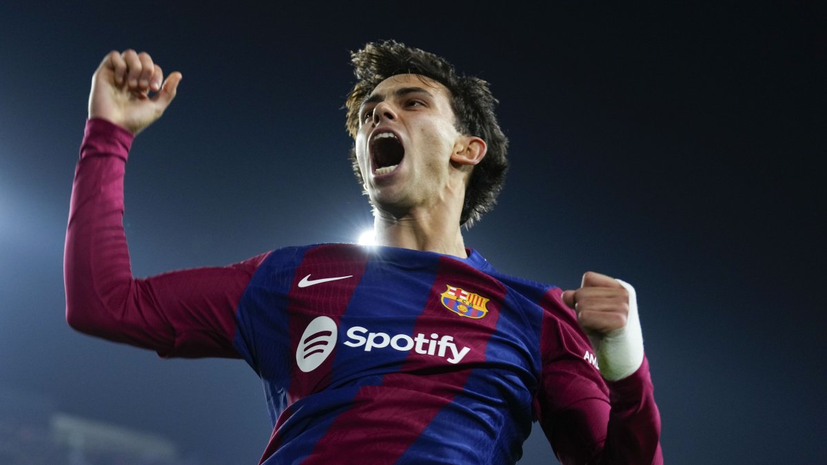 El delantero del Barcelona Joao Félix celebra tras marcar el segundo gol ante el Oporto.