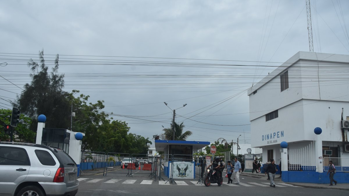 Medida. El fuerte resguardo militar y policial no estuvo ayer, pero sí se incrementó el nivel de revisión a las pertenencias de las personas.