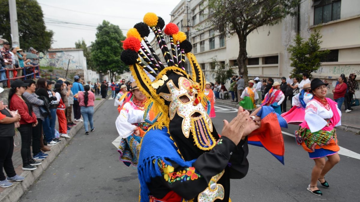 Desfile de los Mercados por la Fiestas de Quito.