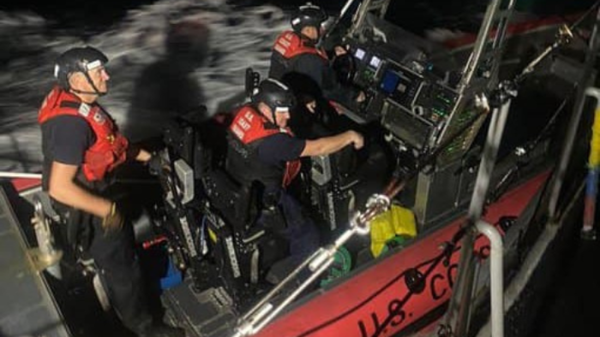 Personal de la Armada del Ecuador intervino en la captura de la lancha con droga.