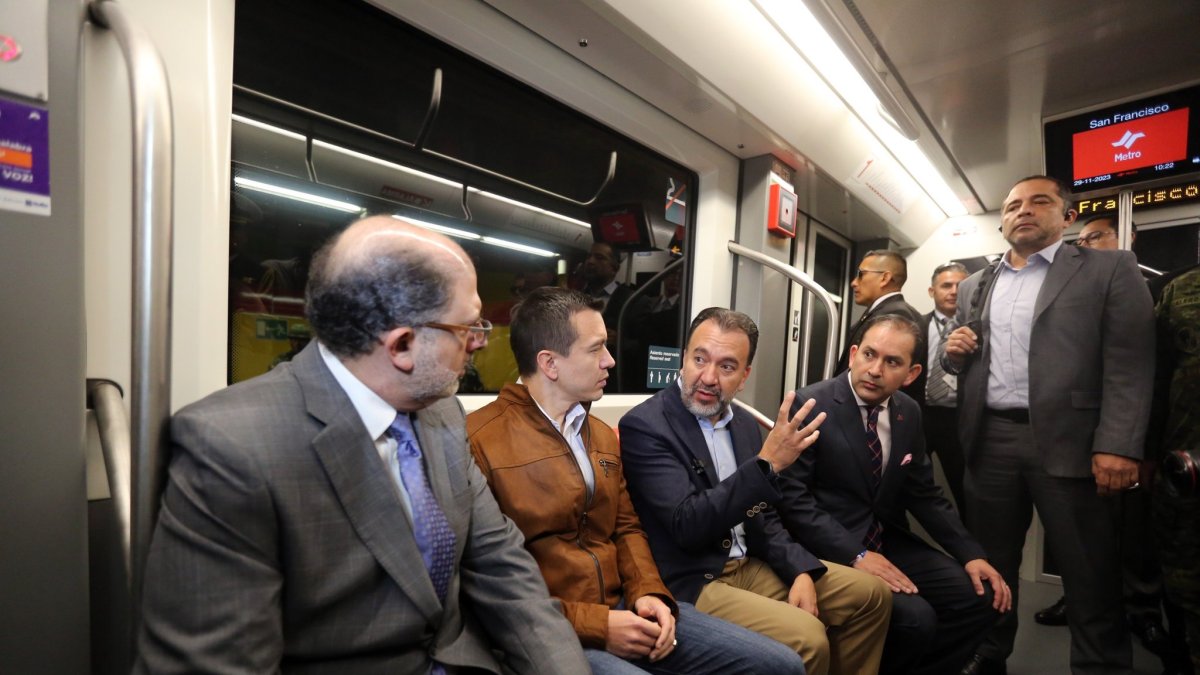 El presidente Daniel Noboa recorrió la estación San Francisco junto con el alcalde de  Pabel Muñoz.