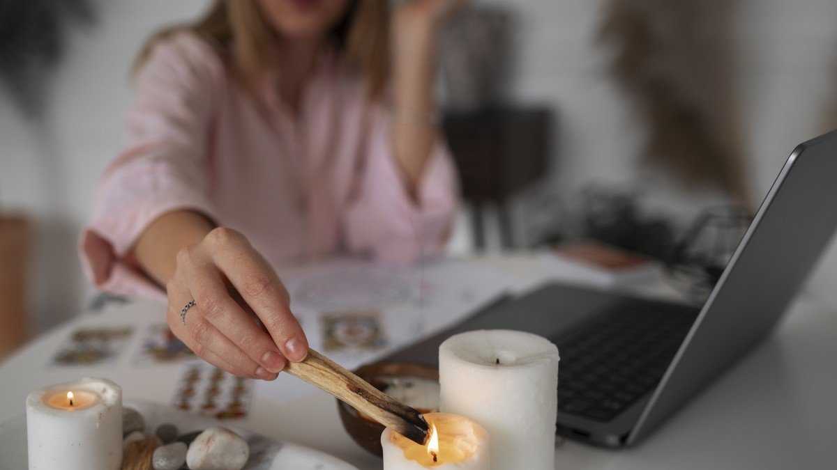 Lo relacionado a las energías apunta a la ciencia, pues todo lo que forma parte del universo es materia y energía.