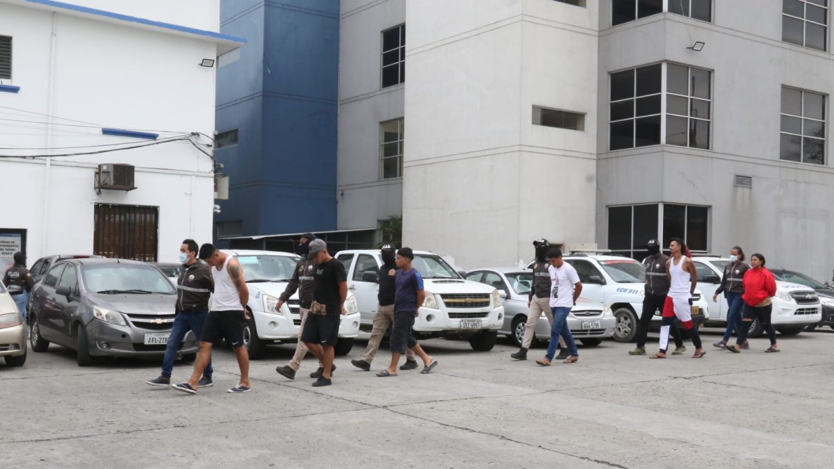 Los detenidos estarían implicados en diversos delitos.