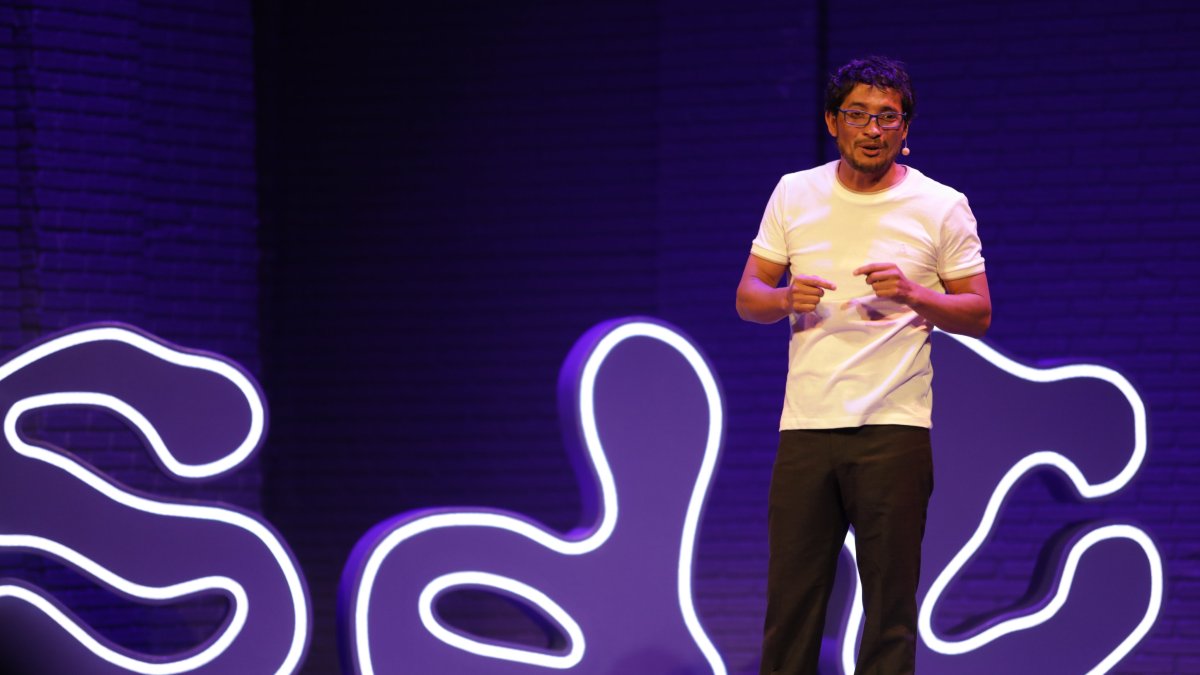 El ecuatoriano es ingeniero mecánico y obtuvo un doctorado en sistemas energéticos en París.