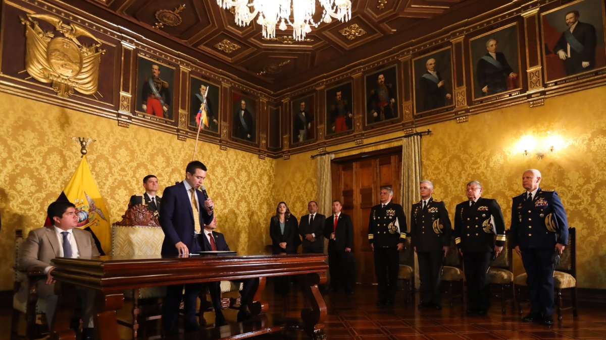 Acto de posesión de Alto Mando Militar realizado en Carondelet.