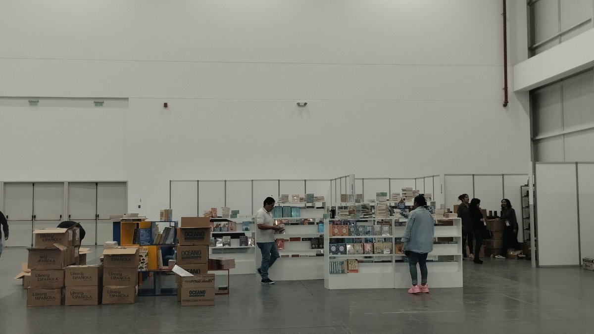 Ultimando detalles para la feria del Libro que se realizará en el l Centro de Convenciones Metropolitano