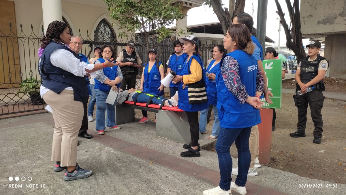 Suceso. Las autoridades, junto con el vecindario, realizaron simulacros en caso de emergencias por El Niño.