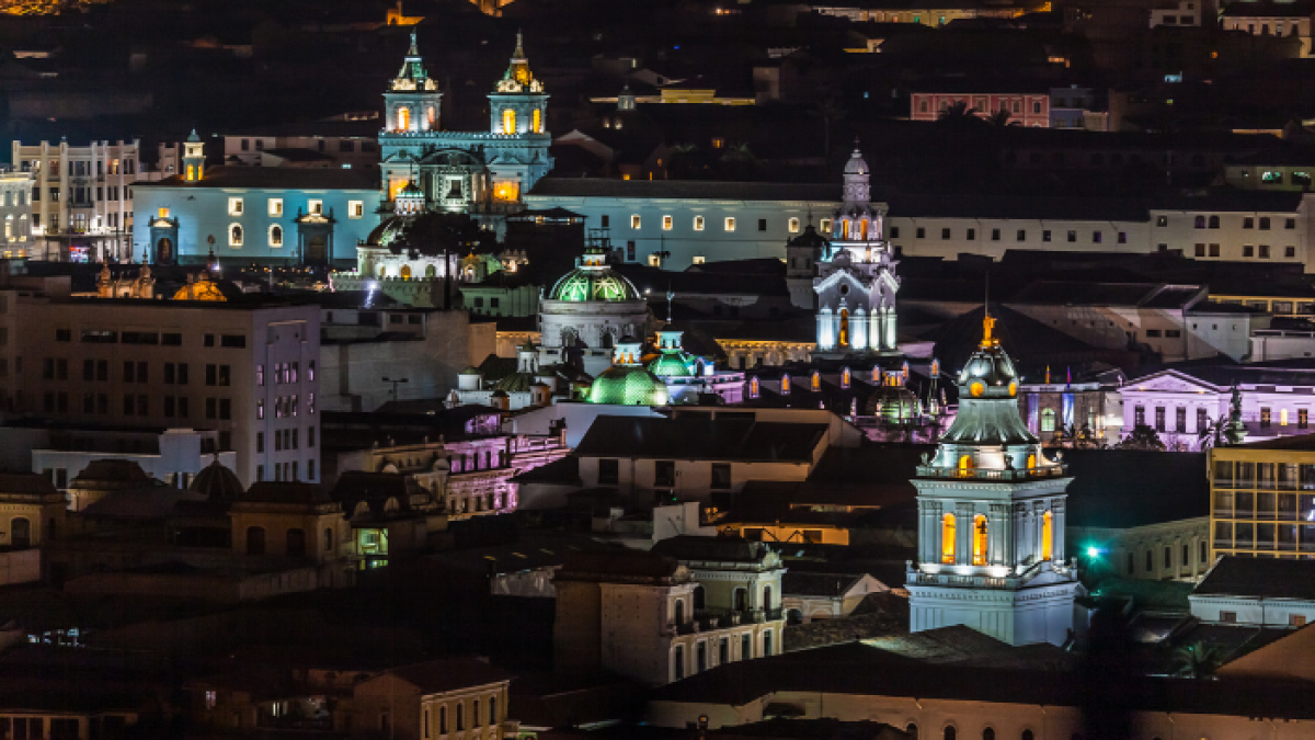 Quito celebra su Fundación con propios y turistas.