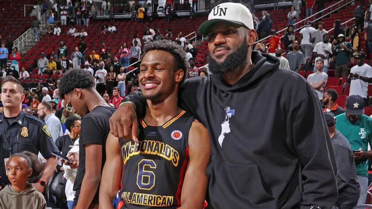 Bronny James juega en el equipo universitario de USC Trojans de California
