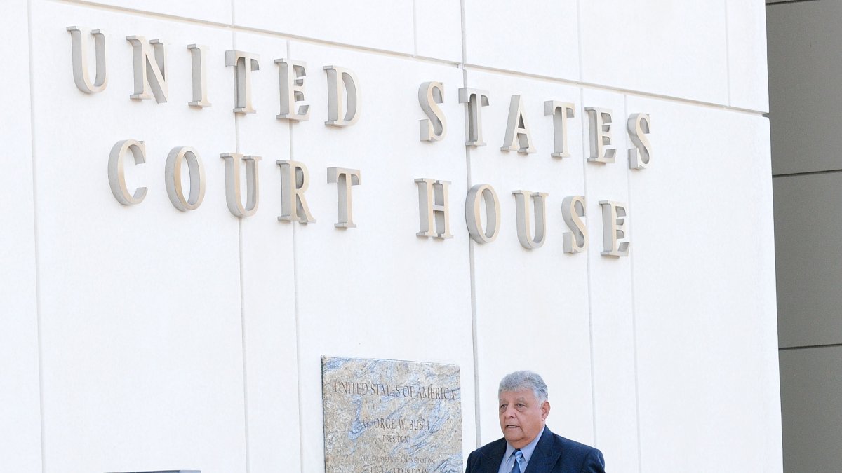 Fotografía de archivo, tomada en junio de 2016, en la que se registró al exmilitar chileno Pedro Barrientos a su llegada al Tribunal Federal de Orlando (Florida, EE.UU.).