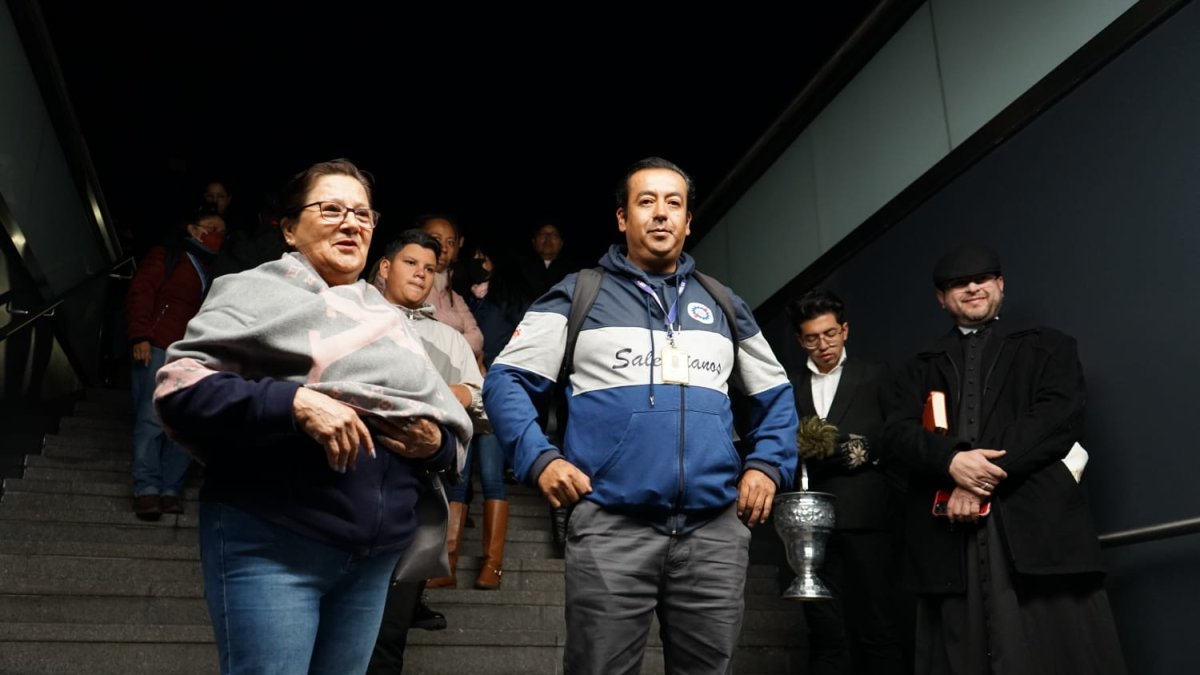 Ellos fueron los dos usuarios que llegaron primero hasta una de las estaciones del Metro de Quito.