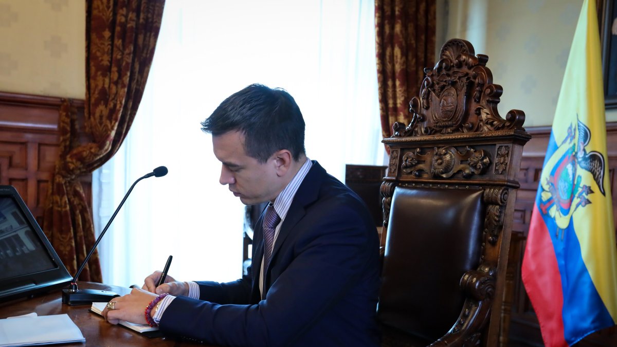 El presidente Daniel Noboa en uno de sus primeros días de gestión.