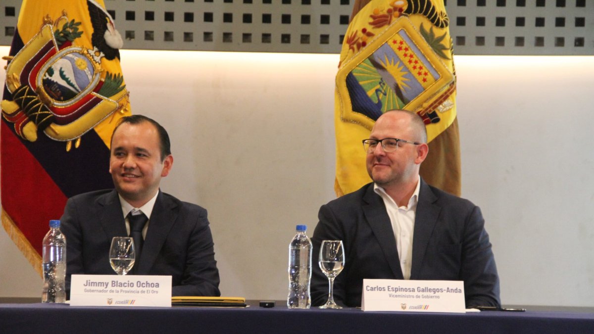 El viceministro de Gobierno, Carlos Espinoza, estuvo en la posesión de Blacio.