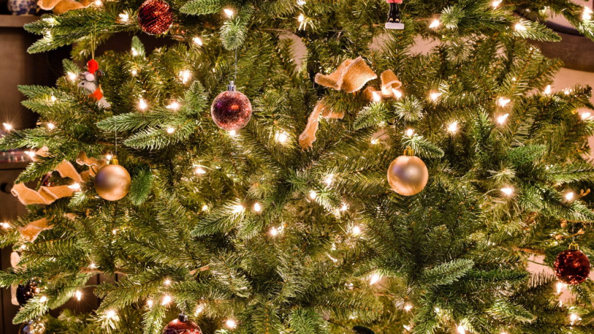 El árbol de Navidad es un símbolo icónico de esta festividad.