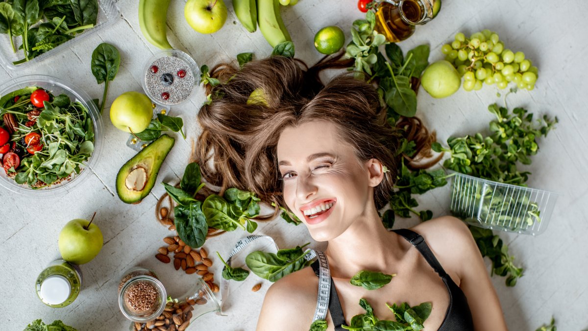 Las verduras de hojas verdes son esenciales para una melena fuerte.