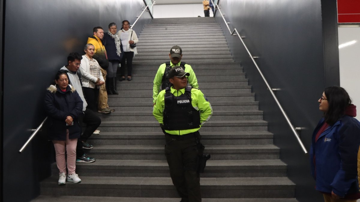 Son 257 policías exclusivamente destinados al Metro de Quito