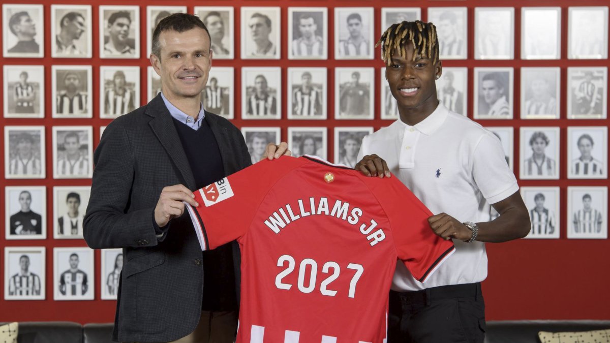 Williams (d) delantero del Athletic de Bilbao.