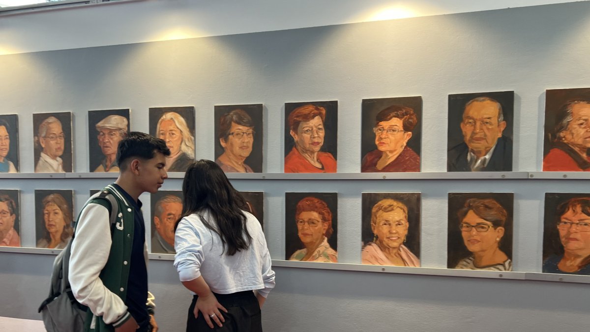 Acuarela, carboncillo y óleo e instalación componen esta muestra.