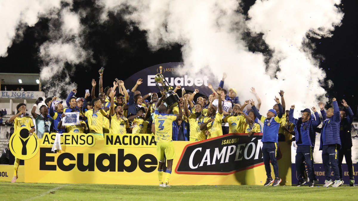 El festejo de Leones del Norte como campeones de la segunda categoría.