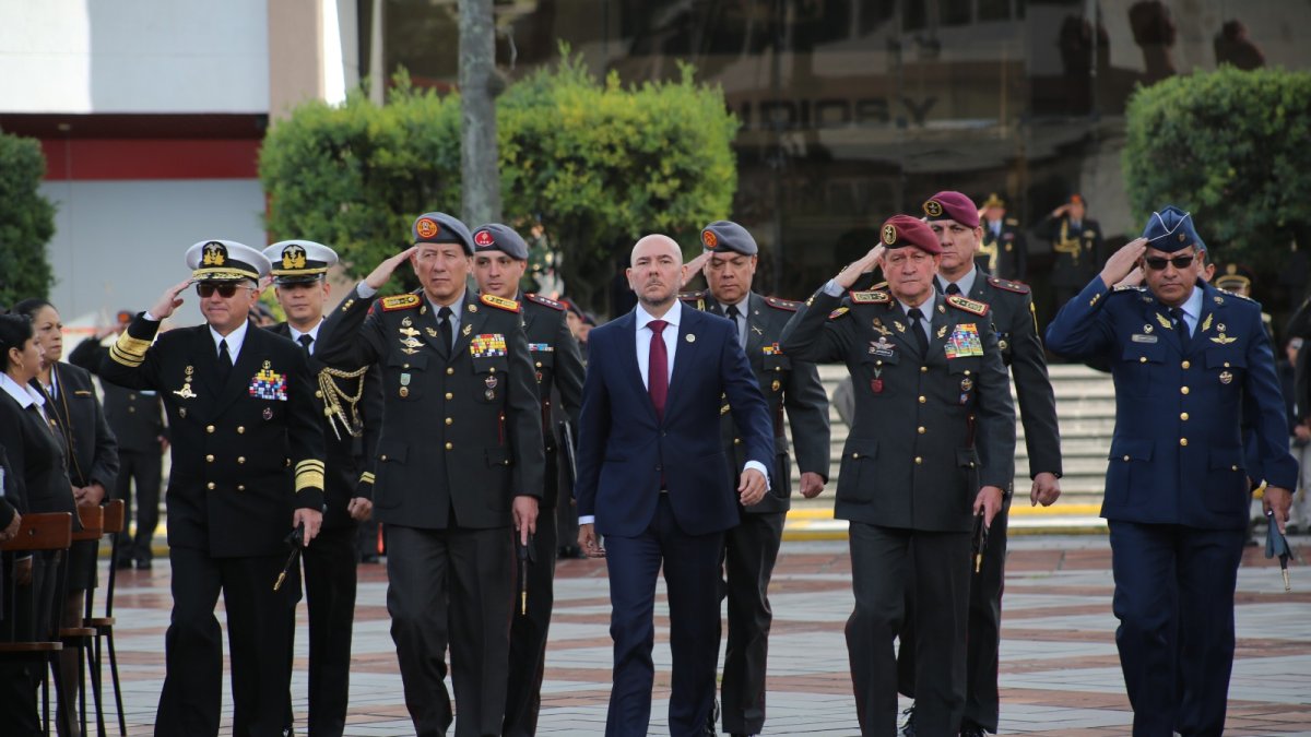 El flamante ministro de Defensa ya ha participado en varios actos militares.