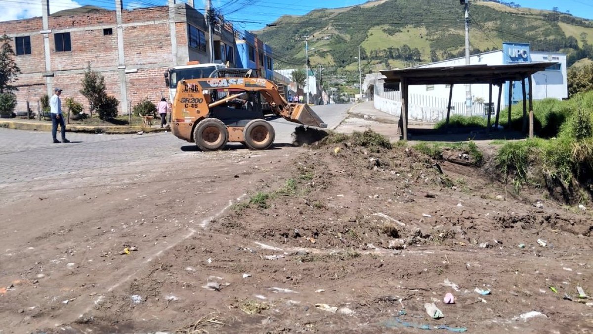 Durante el fin de semana también se realizaron trabajos viales en la capital.