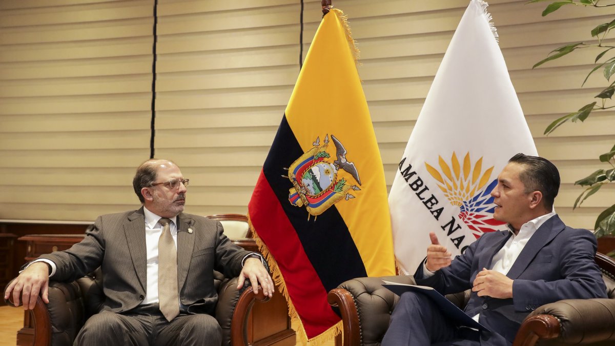 El presidente de la Asamblea Nacional, Henry Kronfle, junto con el titular de la Judicatura, Wilman Terán, en una reciente reunión.