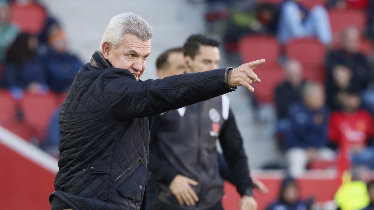 El técnico mexicano del Mallorca Javier Aguirre durante el partido correspondiente a la jornada 15 de LaLiga ante el Alavés.