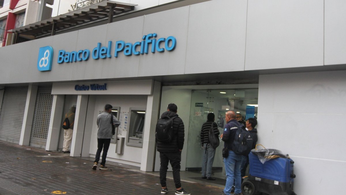 Atención de las entidades bancarias por feriado de Fiestas de Quito