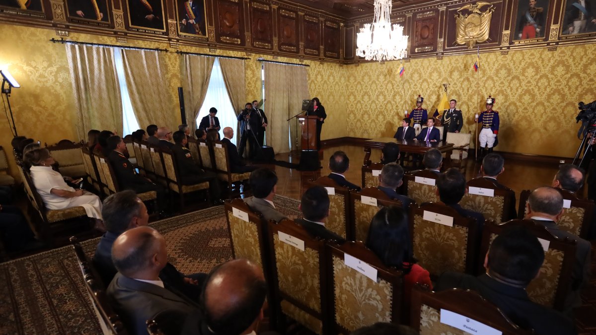 La ceremonia de posesión se realizó en el Salón Amarillo del Palacio de Carondelet.