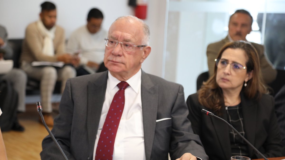 A la par, Juan Falconí Puig también participa de las sesiones de la Comisión de Transparencia de la Asamblea.