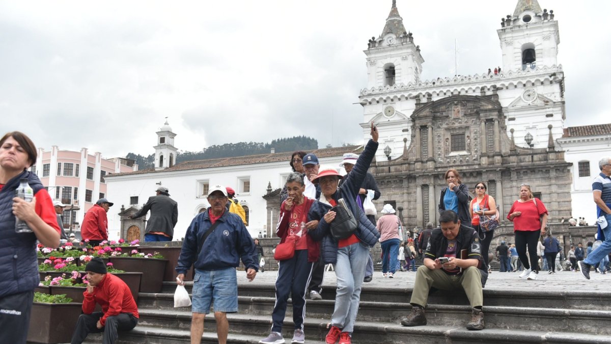 Los comerciantes aseguran que en estos seis días que ha funcionado el metro, los turistas han llegado con más facilidad y de forma segura.