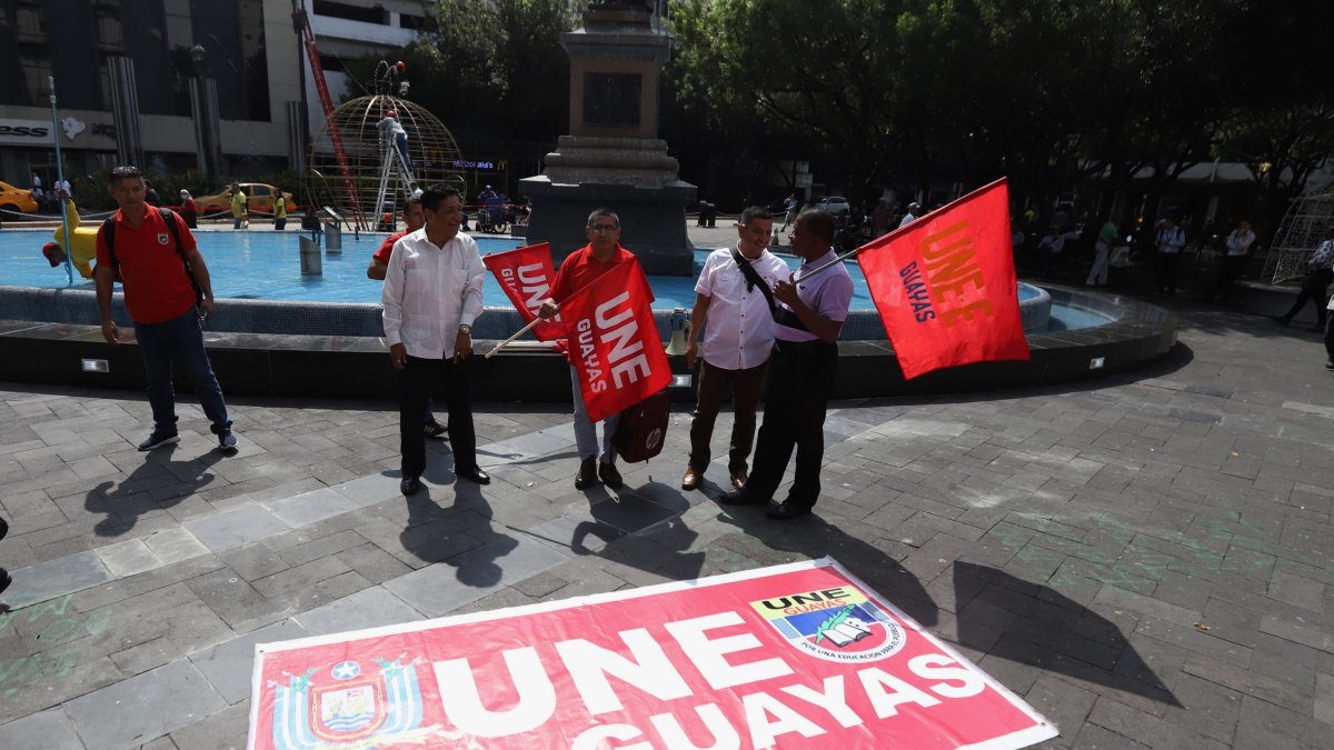 Los profesores protestan por el complejo escenario en el que trabajan.